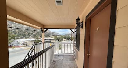 Frazier View Motel