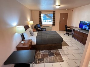 Suíte estúdio, 1 cama King, acessível, vista para a montanha | Roupas de cama premium, individualmente decorados