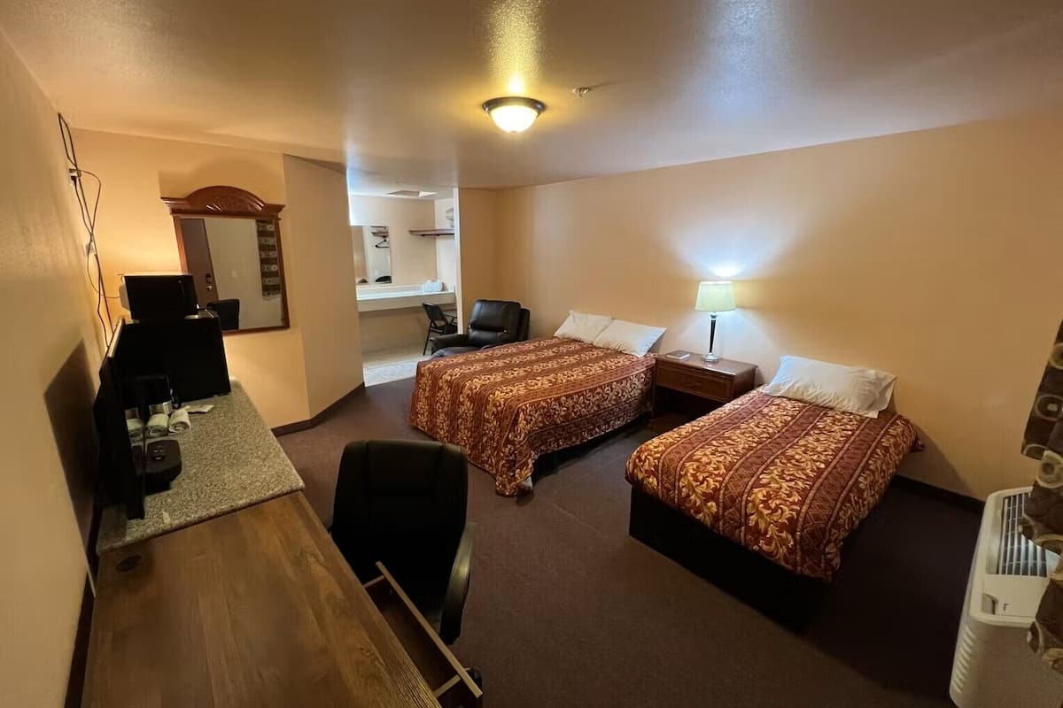 Studio Suite, Multiple Beds, Non Smoking, Mountain View | Premium bedding, individually decorated, individually furnished, desk
