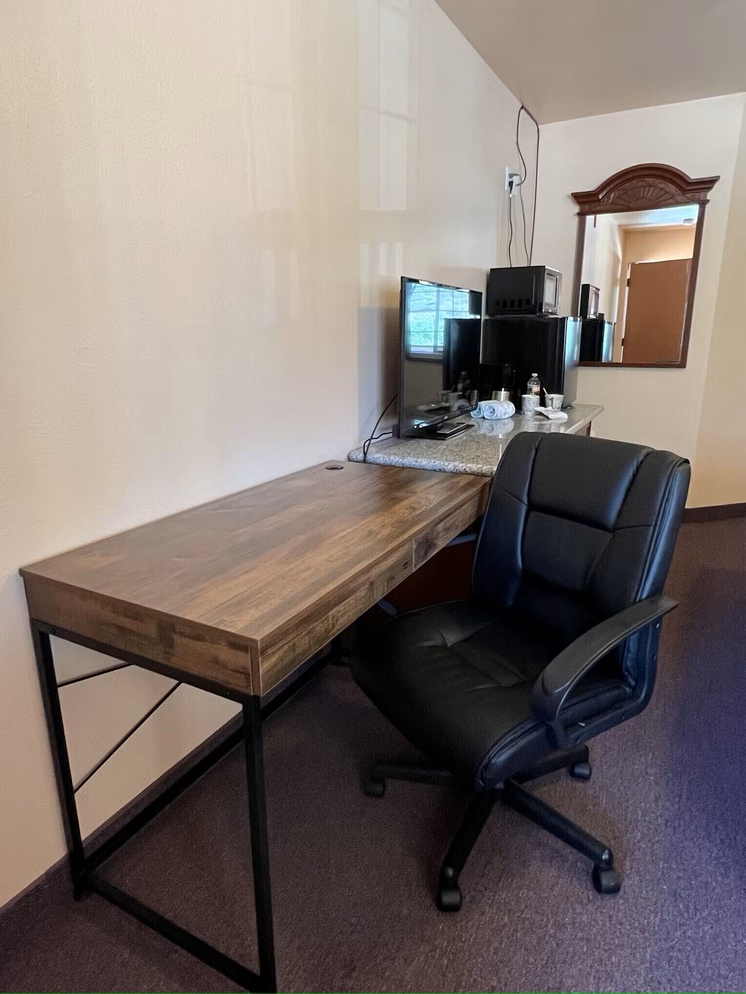 Premium bedding, individually decorated, individually furnished, desk