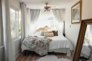 Room - Historic Luxury - Boldly Decorated - In the Heart of Downtown Saint Augustine!  (St. Augustine)