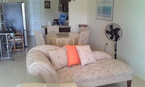 Smart TV - Caro's Cove (Drax hall)