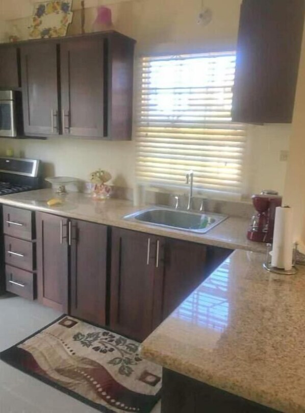 Private kitchen - Caro's Cove (Drax hall)