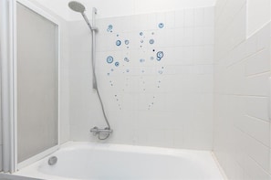 Haartrockner, Bidet, Handtücher