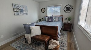 2 chambres, coffres-forts dans les chambres, lit parapluie