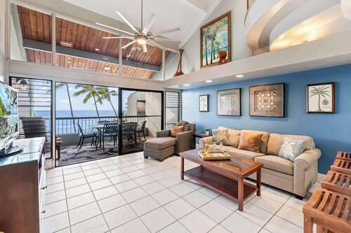 Updated spacious top floor beachfront view condo