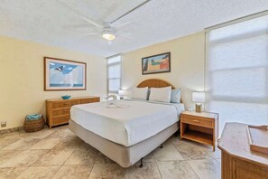 1 bedroom, iron/ironing board, free WiFi, bed sheets - 1 bedroom Beachfront Condo, AC, Lanai Oceanview (Kihei)