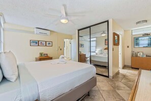 1 bedroom, iron/ironing board, free WiFi, bed sheets - 1 bedroom Beachfront Condo, AC, Lanai Oceanview (Kihei)