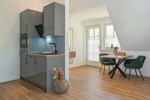 Fridge, microwave, dishwasher, coffee/tea maker