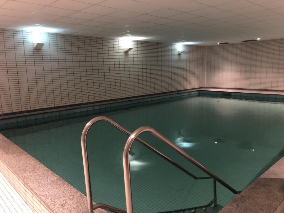 Una piscina techada