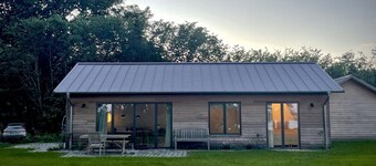 The "Bootshaus" is located in quiet Ulsnis with a lot of nature around the house, just behind the coach house at the ferry house, plus its own garden of approx. 1000mÂČ, which is currently still in the growth phase, pure nature
