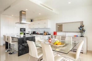 Private kitchen - Casa Lilou - Luxury Ocean View Apartment (Lagos)