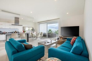 Living area - Casa Lilou - Luxury Ocean View Apartment (Lagos)