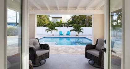 Beautiful New Pool/Spa, Steps to Sand & Restaurants, Golf Cart Included
