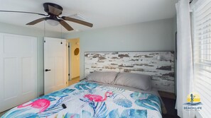 2 Schlafzimmer, Schreibtisch, Bügeleisen/Bügelbrett, Reisekinderbett