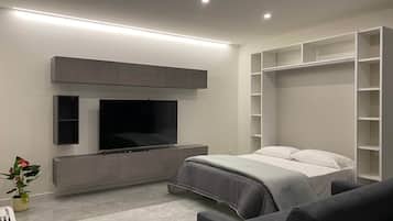Apartment | 1 bedroom, desk, blackout drapes, soundproofing