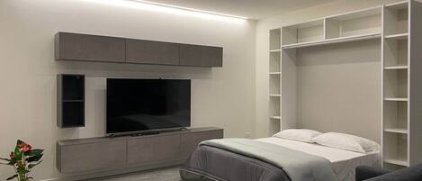 Apartment | 1 bedroom, desk, blackout curtains, soundproofing