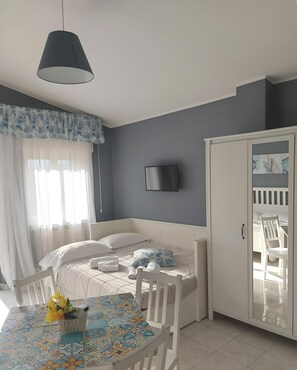 1 chambre, fer et planche à repasser, lit de bébé portatif, Wi-Fi