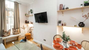 Apartment | Dining