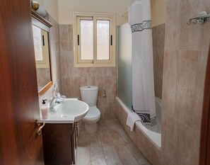 Serviettes fournies, savon, papier toilette