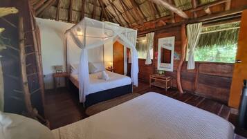 مساحة عمل للكمبيوتر المحمول وواي فاي مجانًا وملاءات أسرّة