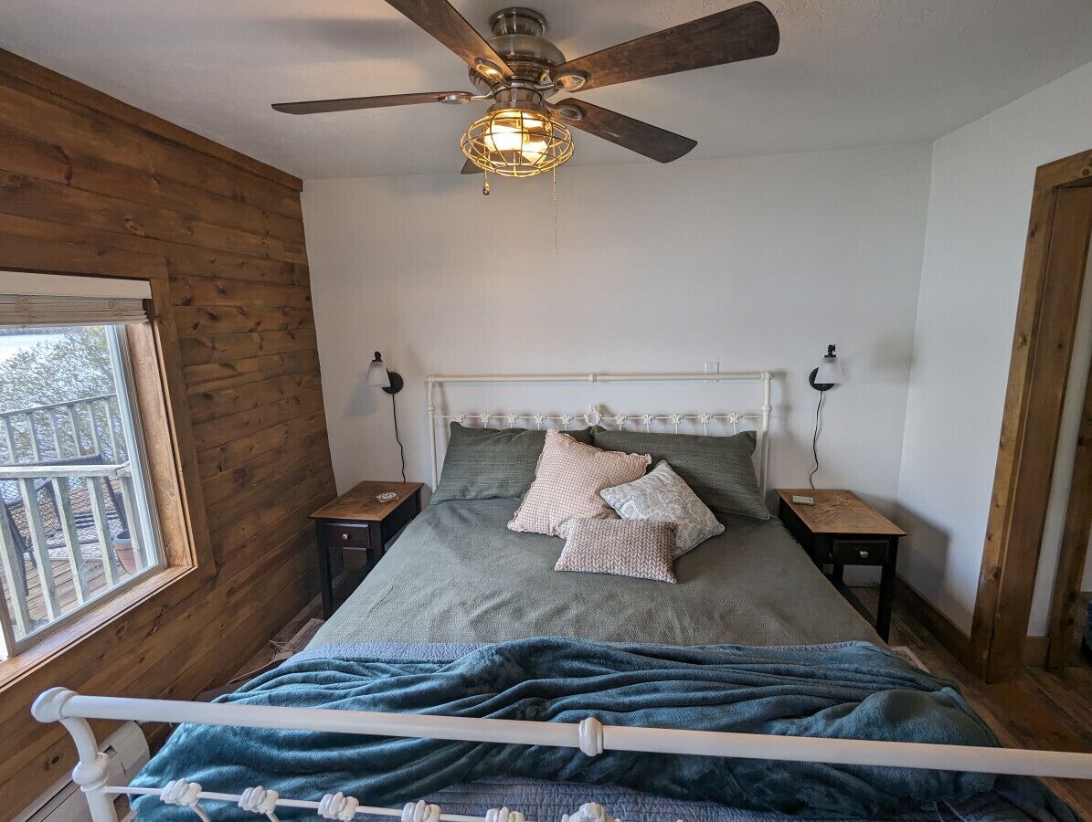 2 bedrooms, desk, iron/ironing board, travel cot