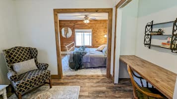 2 多间卧室、办公桌、熨斗/熨衣板、旅行婴儿床