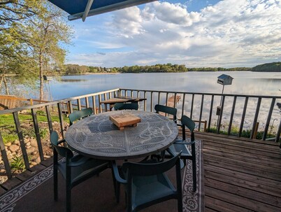 Mink Lake Cabin: lakeside, peaceful, homey