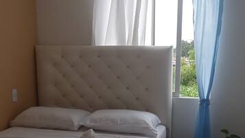 6 bedrooms, free WiFi, bed sheets