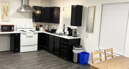 New Remodeled Private Guest Suite in North DFW