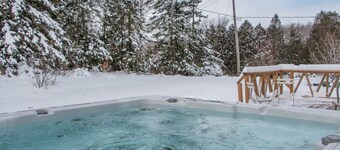 Lake Cabin - 4BR with private SPA, wifi and babyfoot