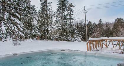 Lake Cabin - 4BR with private SPA, wifi and babyfoot