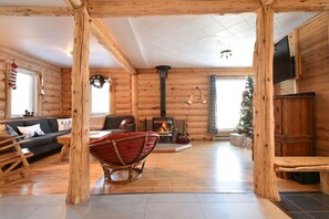 Smart TV, fireplace, foosball, books - Lake Cabin - 4BR with private SPA, wifi and babyfoot (Saint-Adolphe-d`Howard)