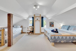 4 bedrooms, desk, iron/ironing board, travel cot