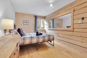 4 bedrooms, desk, iron/ironing board, travel cot