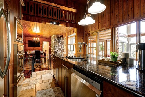 Authentic Swiss Cabin - 4 BR with Hot Tub and pool table