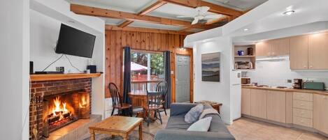 Smart TV, fireplace