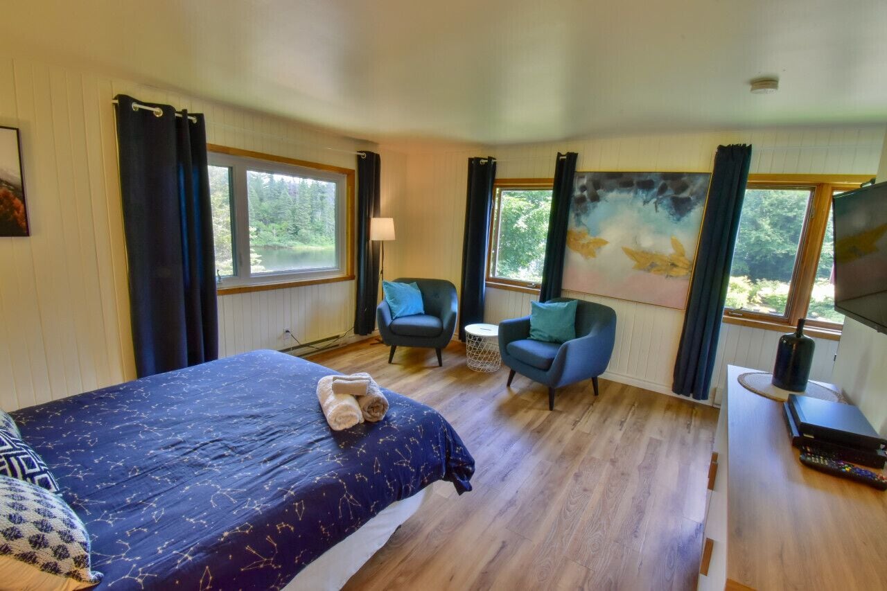 2 多间卧室、办公桌、免费 WiFi、床单