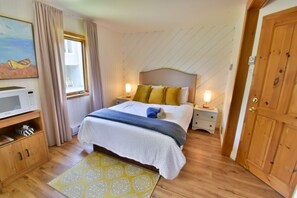 2 室のベッドルーム、デスク、WiFi (無料)、ベッドシーツ