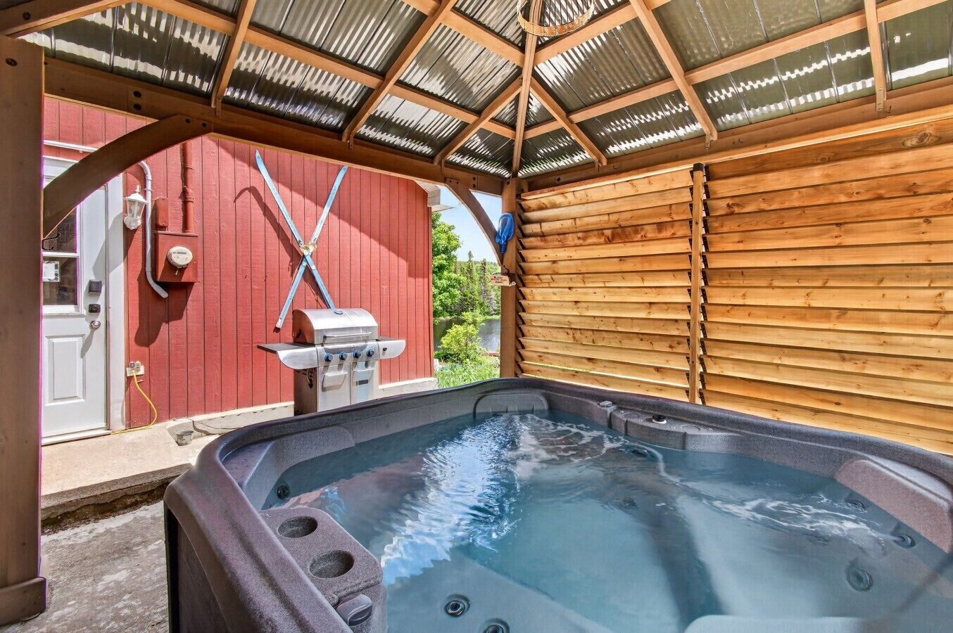 Outdoor spa tub