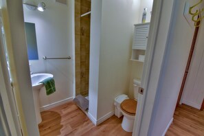 Ducha, secador de pelo, toallas