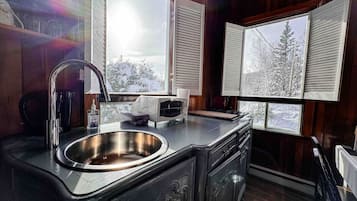 Fridge, microwave, coffee/tea maker, toaster