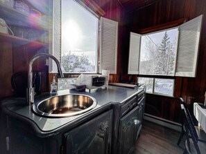 Frigorífic, microones, cafetera i tetera i torradora 