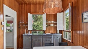 Private kitchen - Chalet Boréal, SPA, LAC & SKI (Saint-Donat-de-Montcalm)