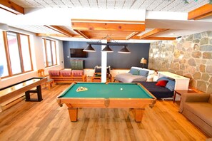 Unclassified image, 4 of 80, button