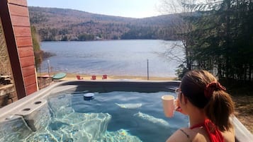 Tina de hidromasaje al aire libre