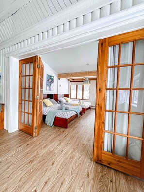 4 bedrooms, desk, travel cot, free WiFi - L`Auberge du Lac Provost - Spa, Lac, Billard & Ski (Saint-Donat-de-Montcalm)