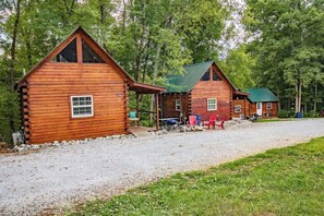 Exterior - Cabin 7 - Private Log Cabin with loft in Columbia Kentucky (Columbia)