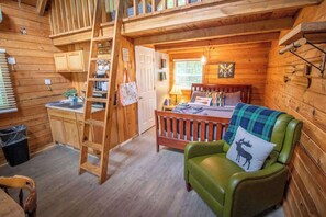 2 bedrooms, travel cot, WiFi, bed sheets - Cabin 7 - Private Log Cabin with loft in Columbia Kentucky (Columbia)