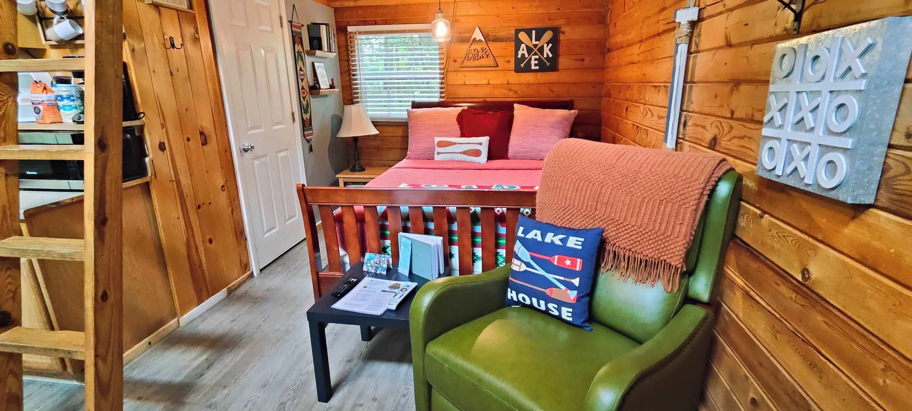 2 bedrooms, travel crib, WiFi, bed sheets